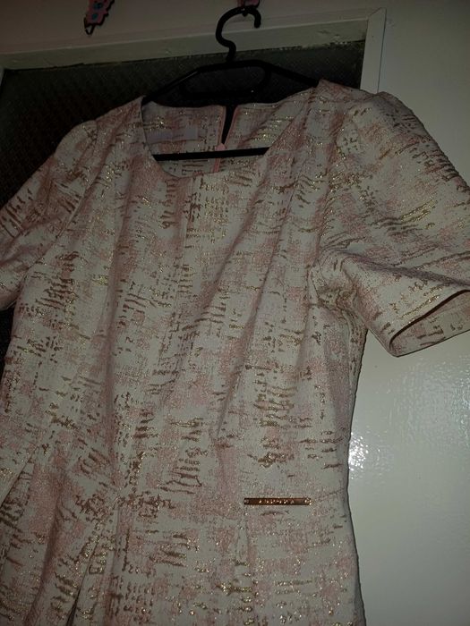 Рокля Junona с розово и златно