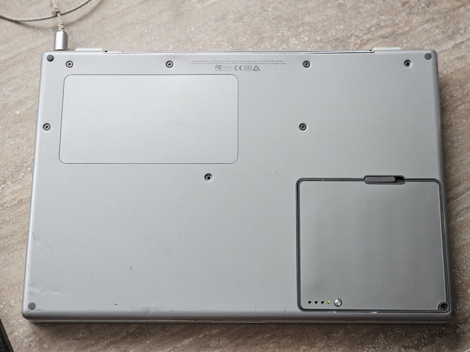 Apple PowerBook G4 15" 1.0 (Ti) (2004)