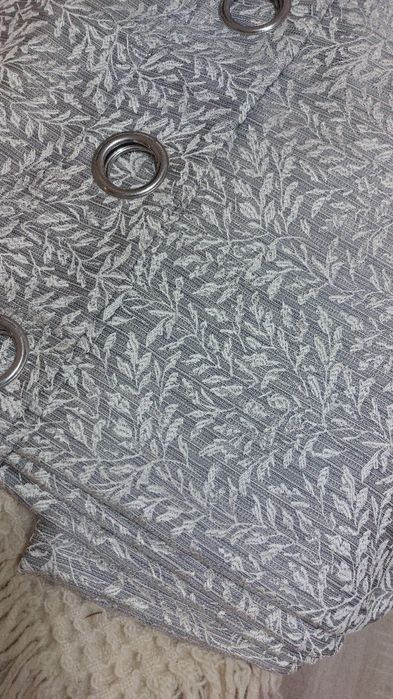 Продавам 2 броя пердета