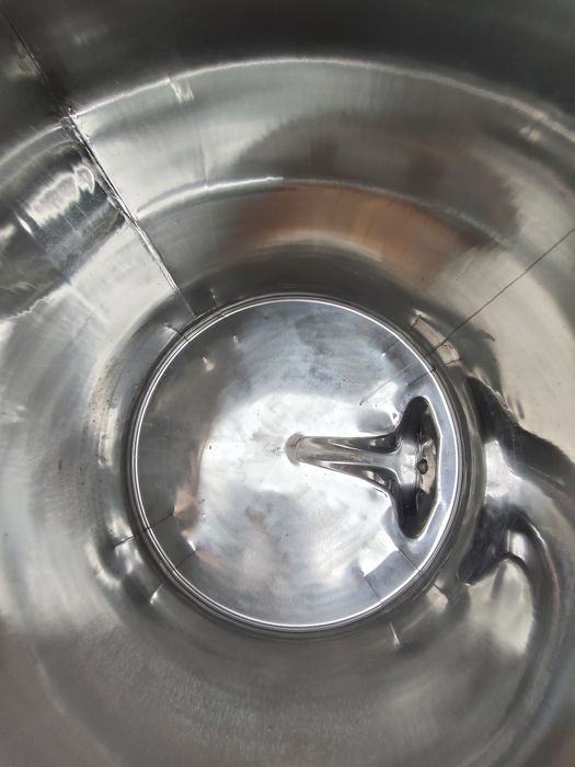 Vând butoi de inox 1000litri