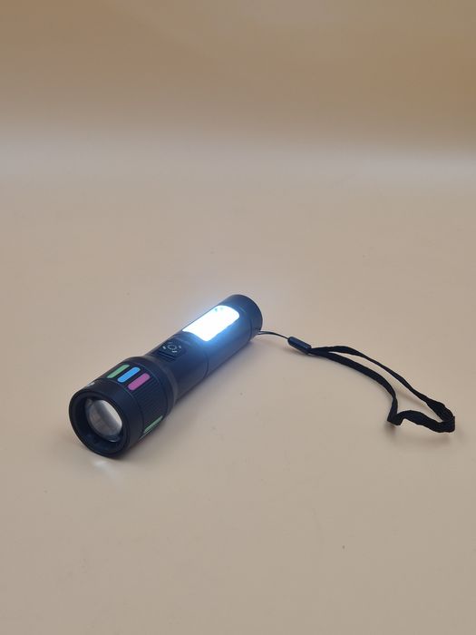 Lanternă LED Reîncărcabilă