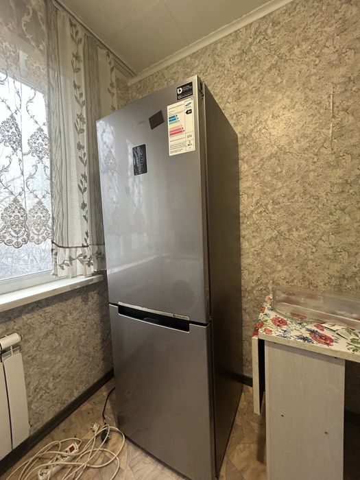 Продаю холодильник. Самовывоз.