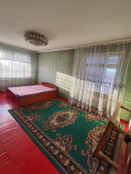 1 мкр 3 бөлмелі пәтер сатылады.