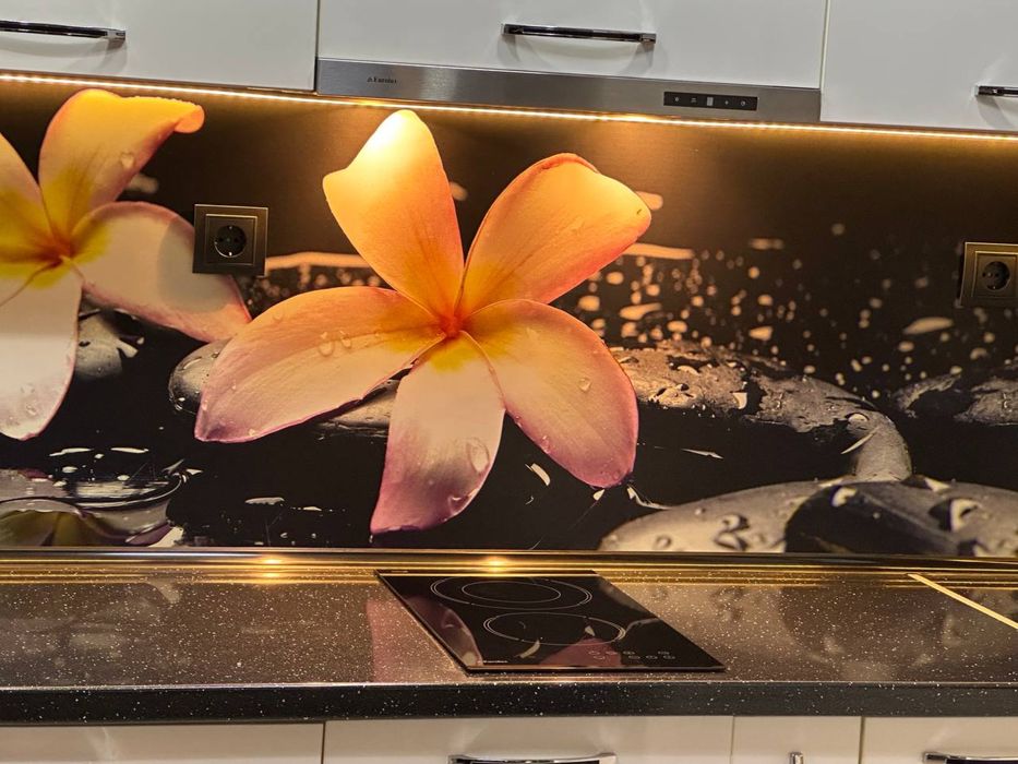 Кухня пролет, чисто нова