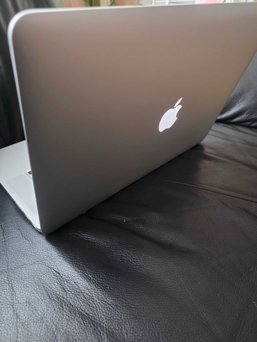 MacBook Pro с Retina дисплей 15-инчов