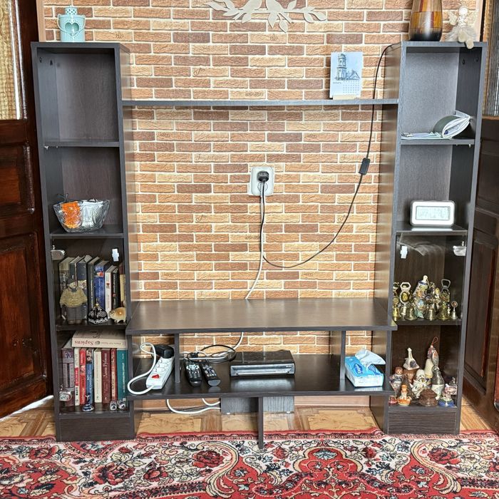 Продам, тумбу под телевизор