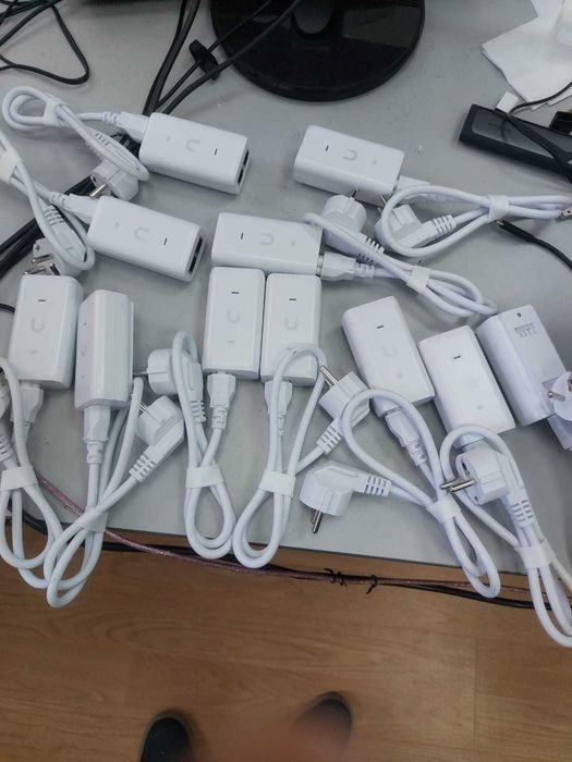 PoE адаптер Ubiquiti U-POE-af