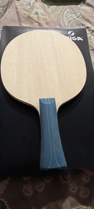 Професионално дърво за тенис на маса Stiga Wavy Fiber Carbon.