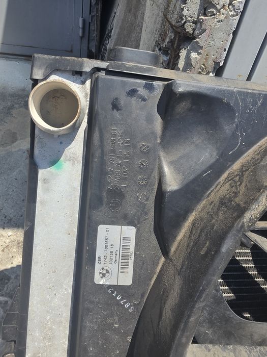 Перка Бмв Е60 Е61 3.0D 2.5D охлаждаща Bmw E60 E61 радиатор