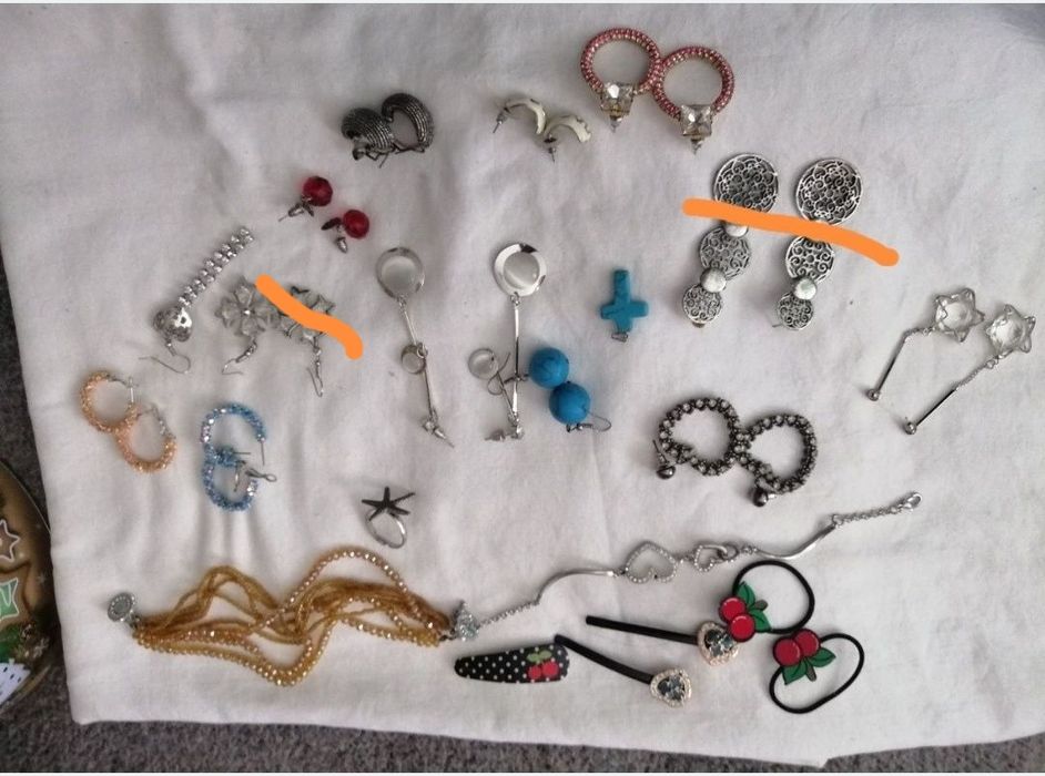Бижута, обеци, гривни