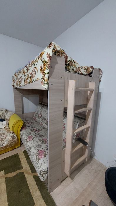 Продаю кровать двухярусную