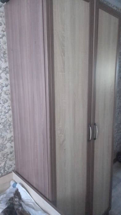 !Срочно!Продам :кровать ,2 шкафа , и стол