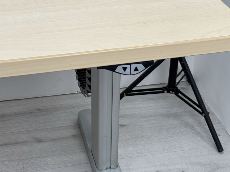 Немско бюро електрическо регулируемо за дома и офиса