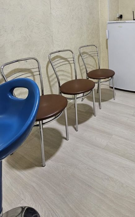 Продам барные стулья и стулья