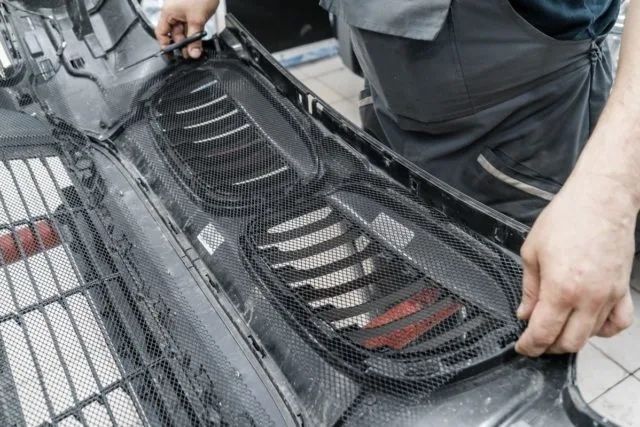 Установка сетки в решётку радиатора