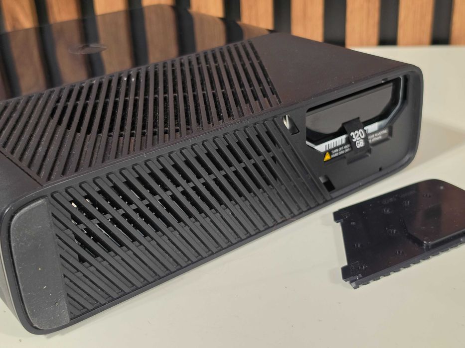 Xbox 360 E 320GB complet