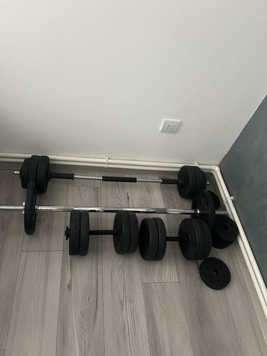 Vand bench press cu tot cu gantere si multe alte accesorii!