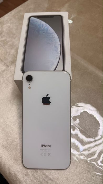 iPhone xr в идеальном состоянии в одних руках