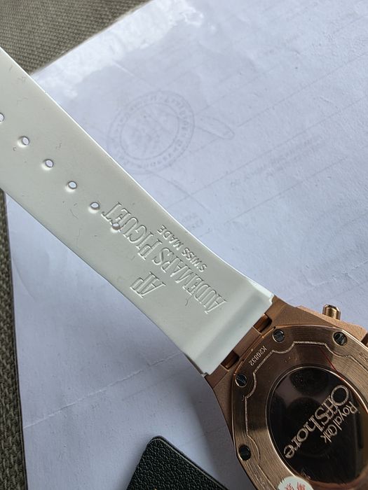 Дамски луксозен часовник Audemars Piguet 37 mm
Royal Oak Offshore 37mm in Rose Gold with Diamond Bez