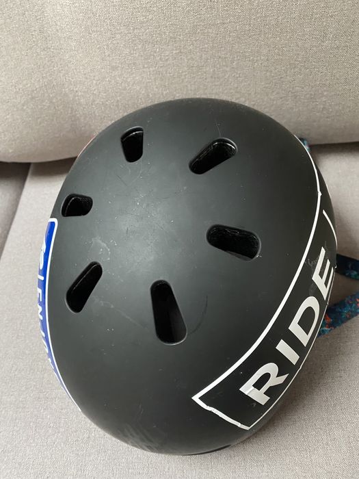 Vand casca pentru skate park