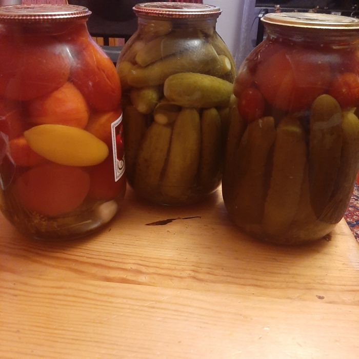 Помидоры солёные и огурцы