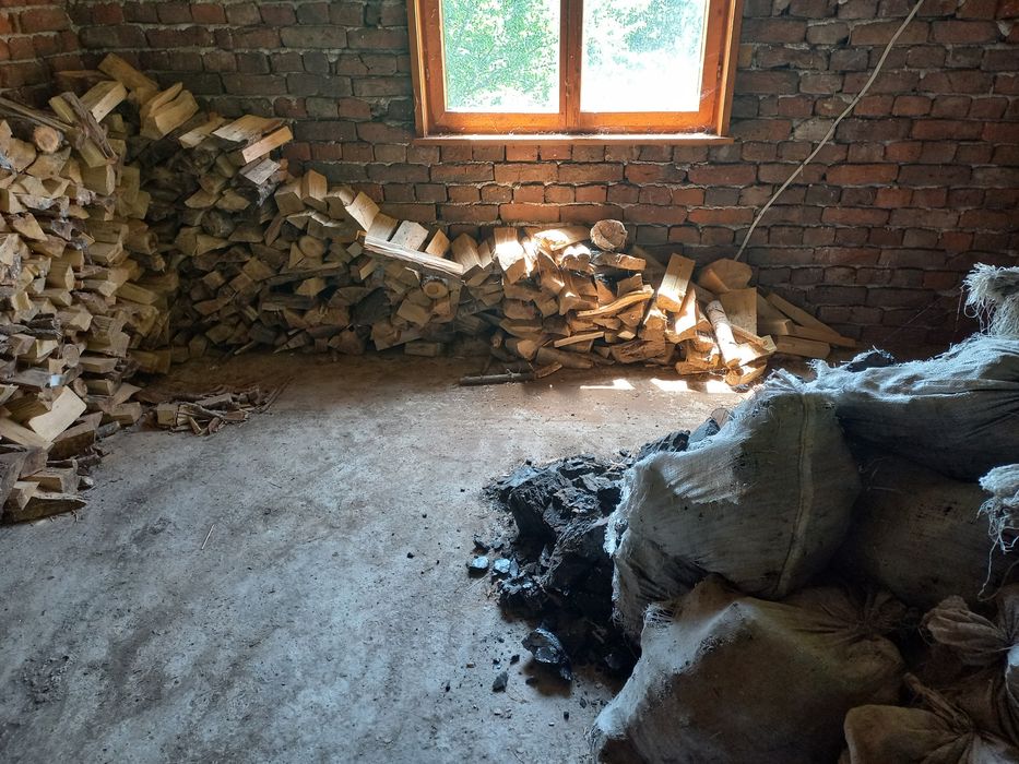 Около 4 кубика нацепени домашно сечени дърва