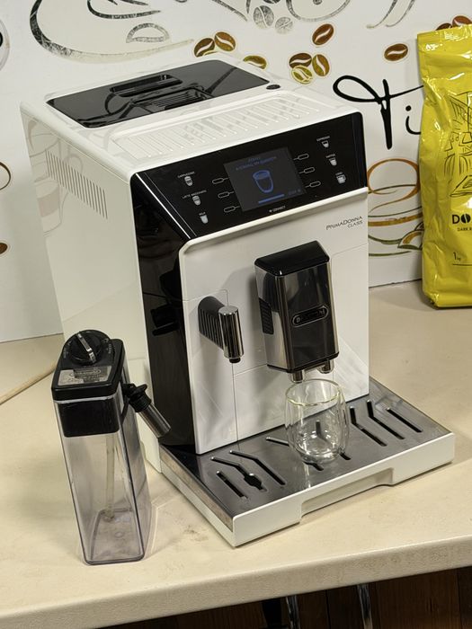 Кафемашина кафе автомат delonghi Primadonna CLASS с гаранция