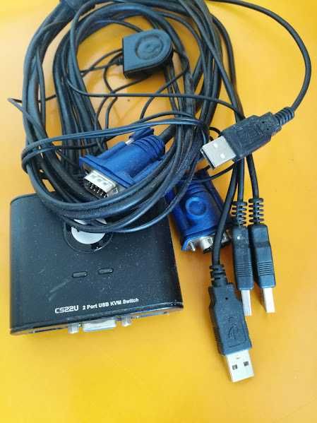 двупортов KVM превключвател