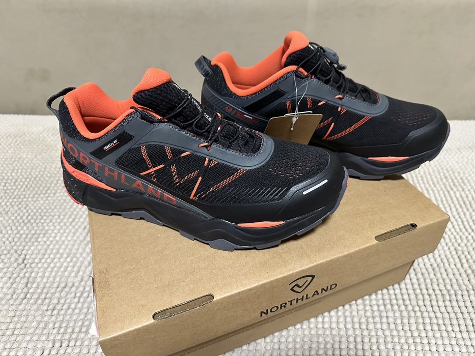 Кроссовки  новые