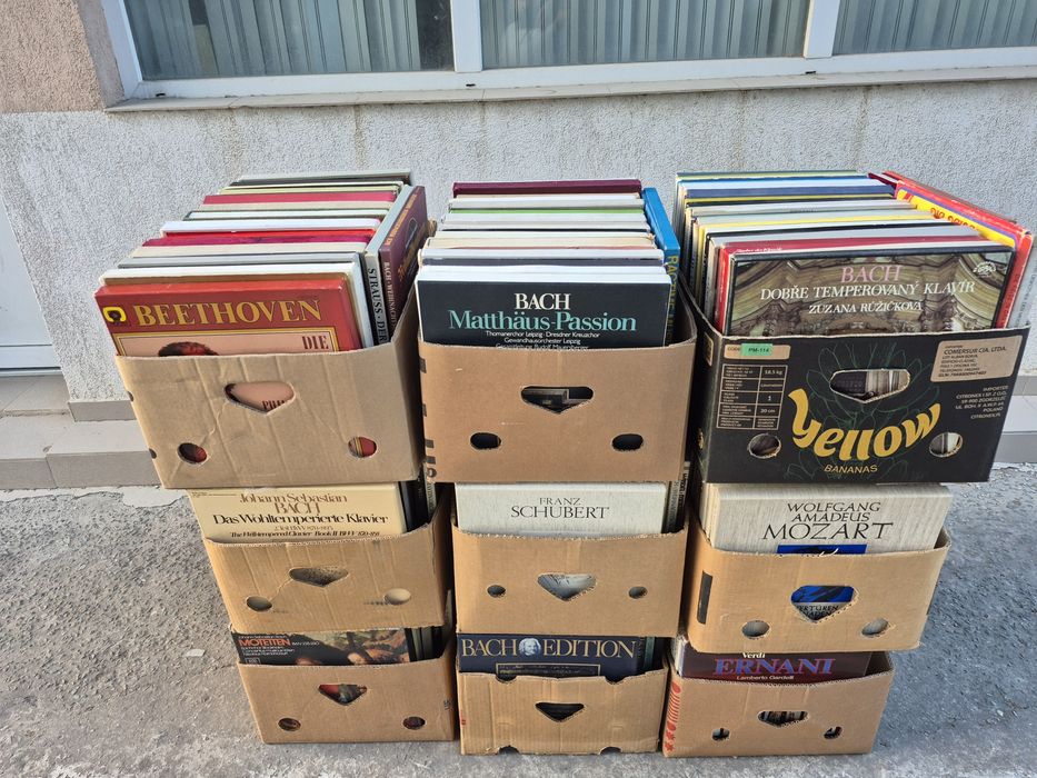 Lot Discuri Vinil colectie 200 in stare buna cu muzica clasică 

- Tot
