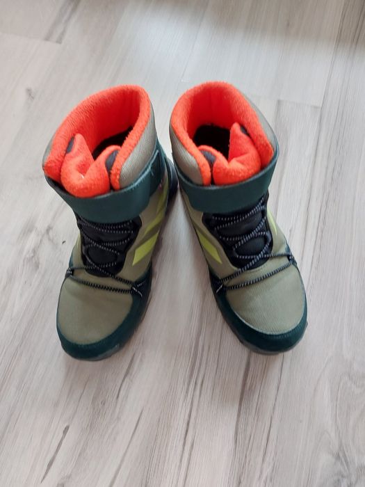 Продавам детски обувки Adidas Terrex Snow CF Rain Ready