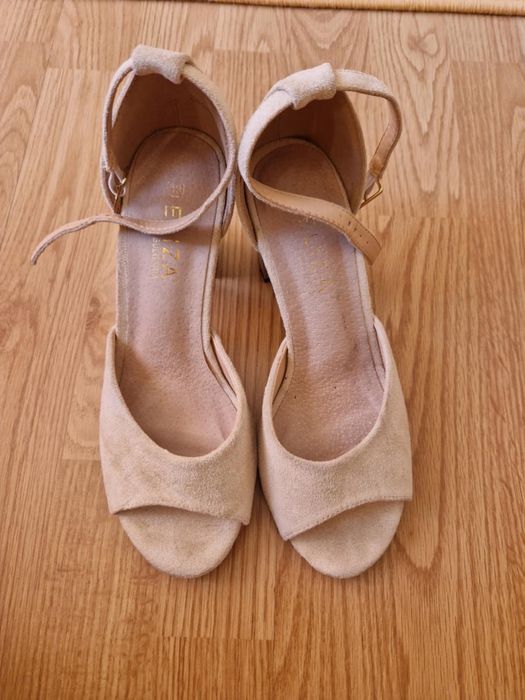 Дамски сандали на висок ток