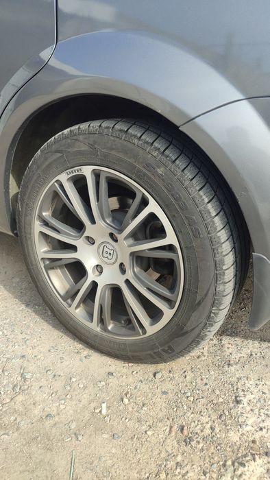 Диск с колесом для автомобиля