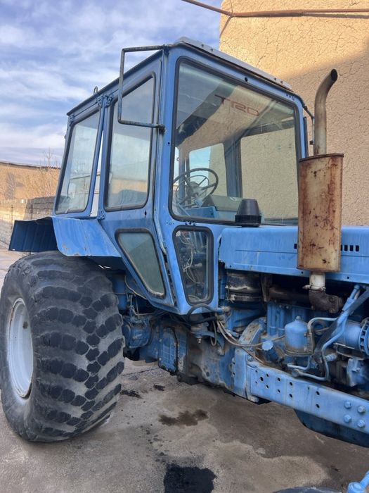 Traktor Ttz28 sotiladi