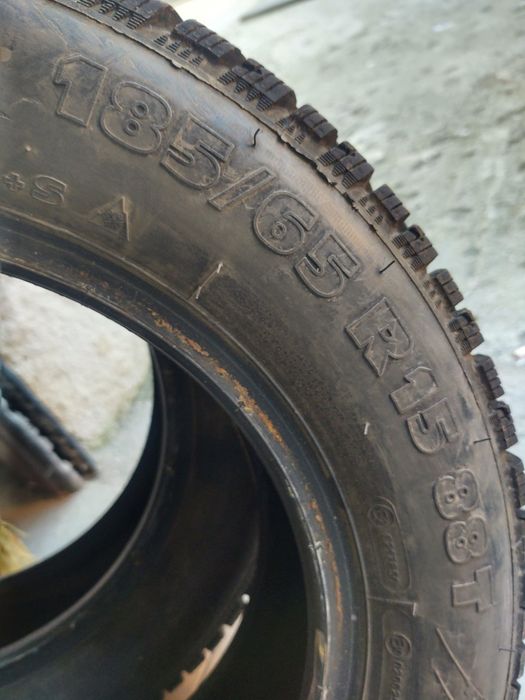 2 бр. зимни гуми 185/65 R15 - 100лв