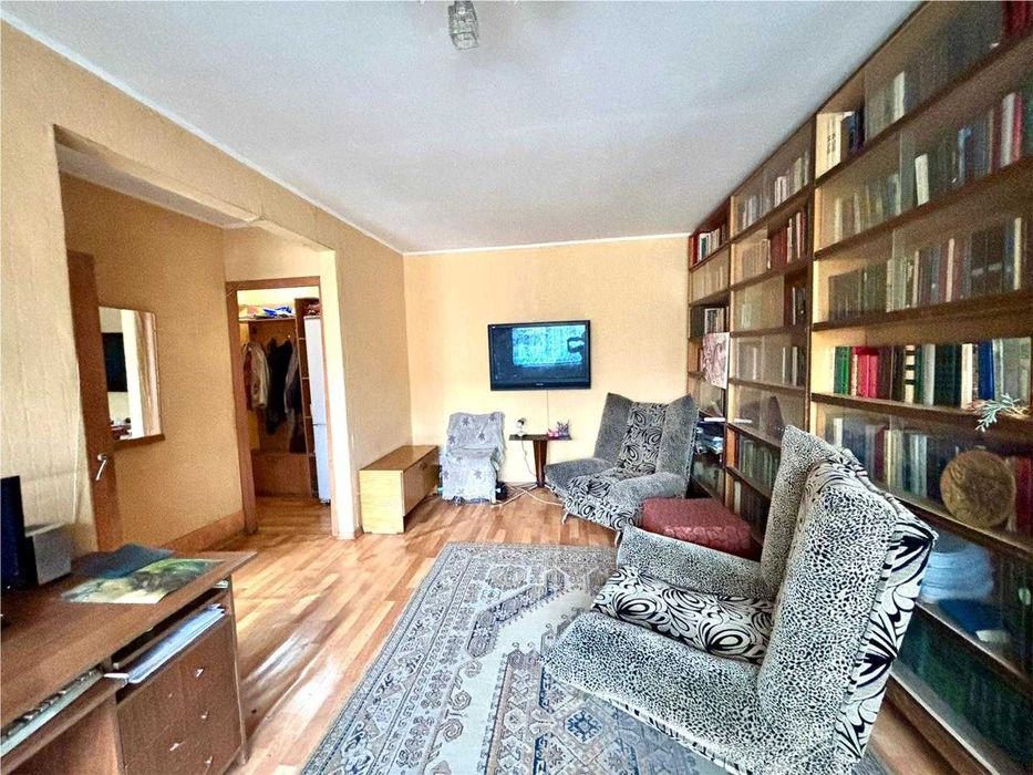 Продам 2х ком.Ержанова,>