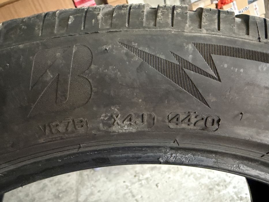 Bridgestone 275/45R20 110W
