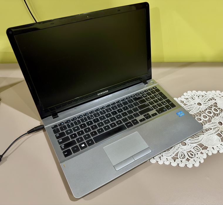 Laptop Samsung NP370R5E (pentru piese)