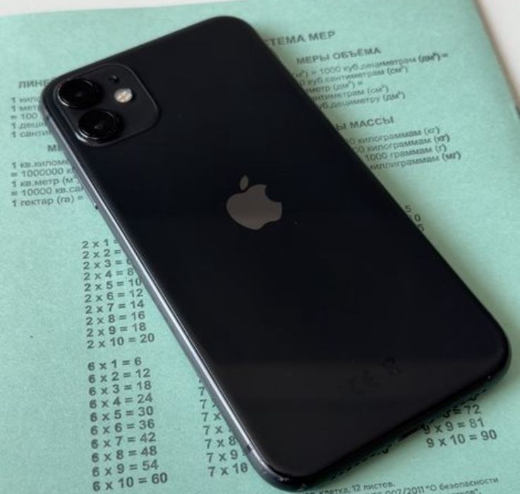 Продам iphone 11 64GB Black