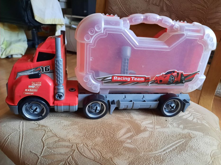 Пирамида, машинка, акварелью краски