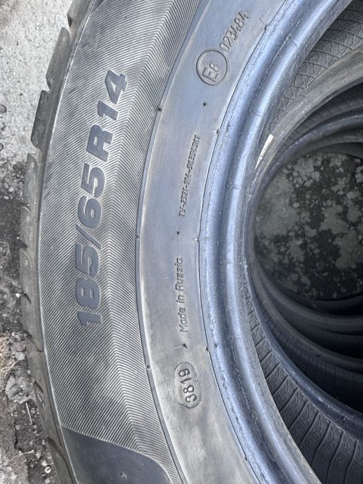 Продам комплект резины 185/65/14