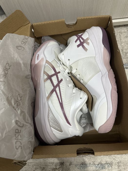 Кроссовки ASICS новые сакура