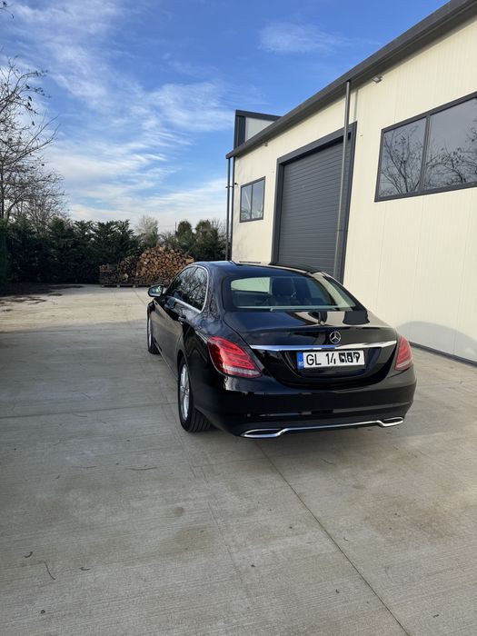 Proprietar vand Mercedes C Class 200 benzina 184cp