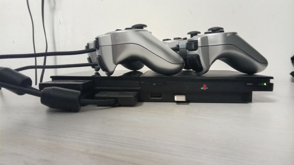 PS2 Slim SCPH-90004 + FMCB/OPL + 2 Joystick + Fleshka O‘qiydi