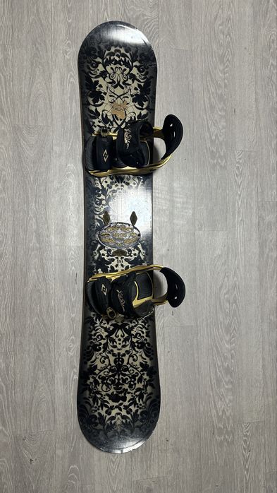 Сноуборд б/у, хорошего качества и в отличном состоянии! С креплениями.