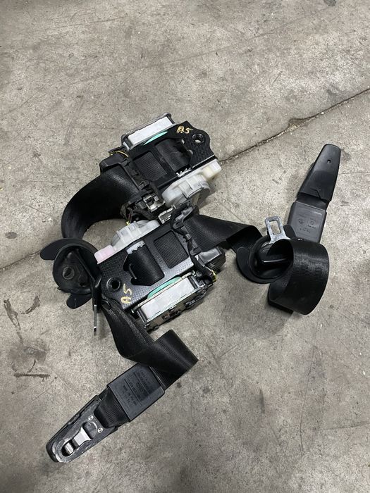 Centura stanga dreapta fata cu capsa Audi A4 A5 b8