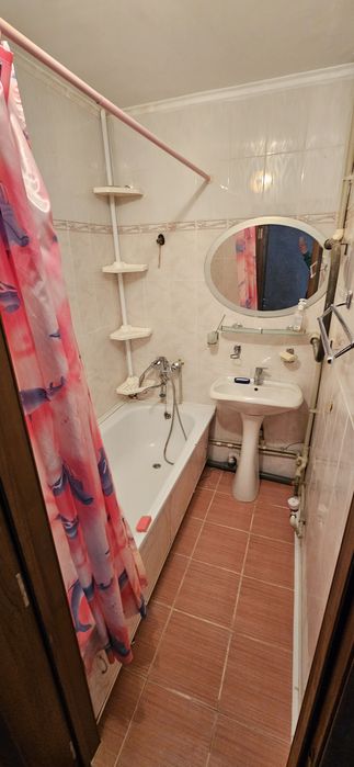 Продам 2 комнатную  квартиру