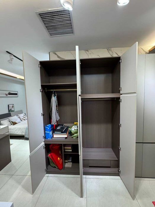 Гардероб бял гланц на плъзгане за спалня