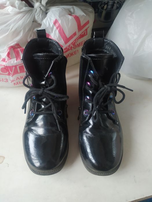 Продам детскую обувь