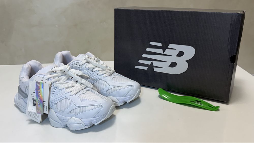 Adidasi New Balance 9060